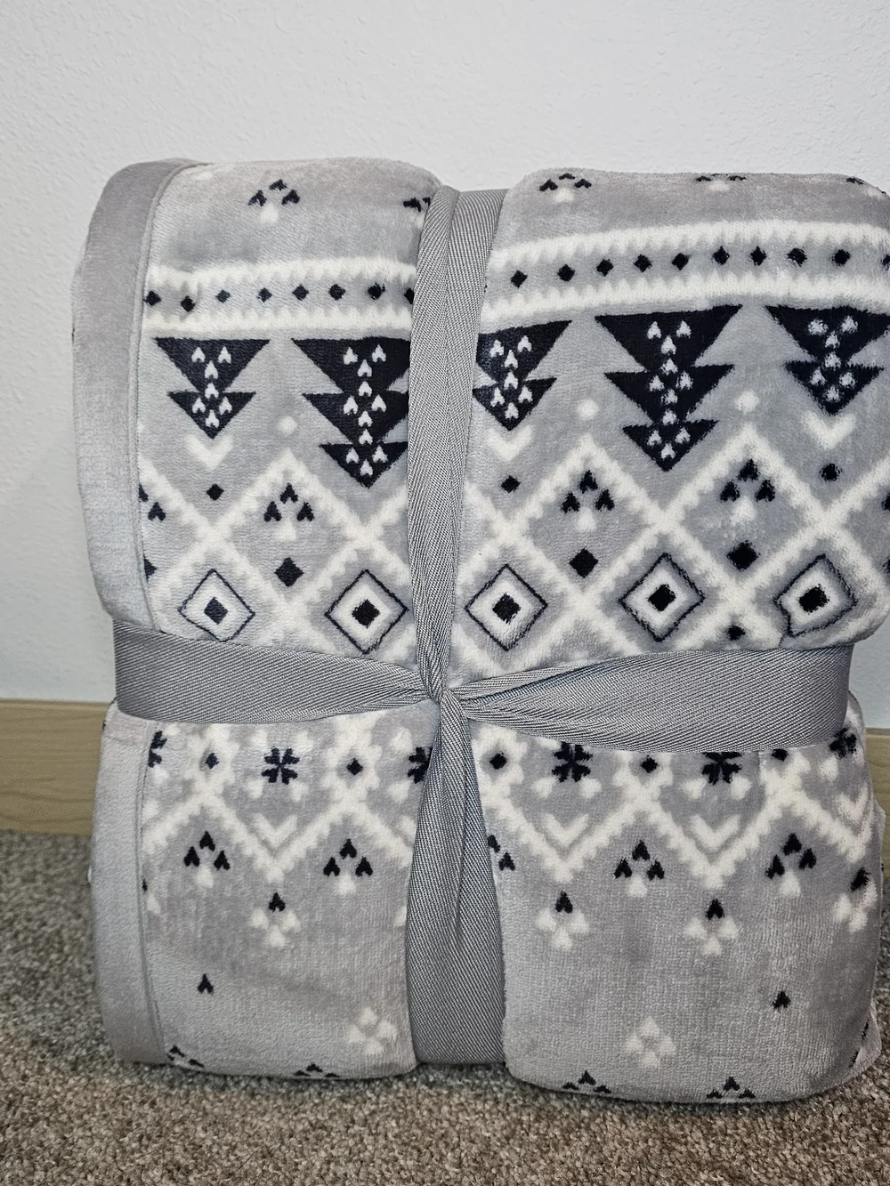 Better Homes And Gardens Gray and White Sherpa Throw